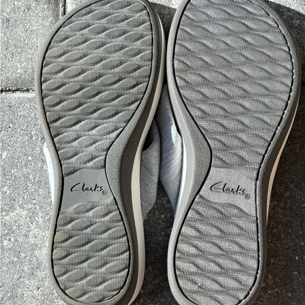 Clarks Women's Gray Knotted Sandals - Picture 3 of 4